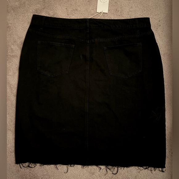 Black distressed jean skirt - Picture 2 of 4